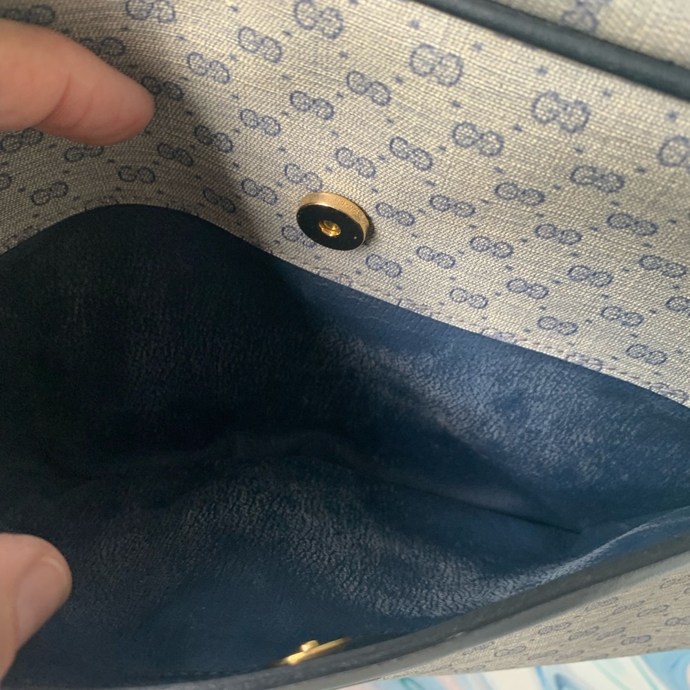 NO LOW BALLERS*Vintage Gucci Beige Monogram Crossbody Bag with Black/ Blue Trim - Picture 16 of 16